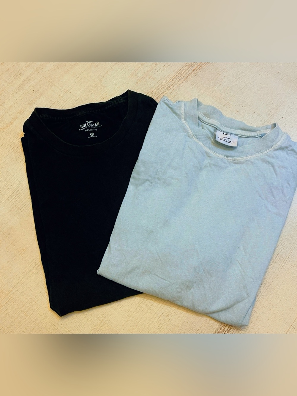 Hollister & MNG Men’s Short Sleeve Crew Neck 2 Tees – Black & Light Blue